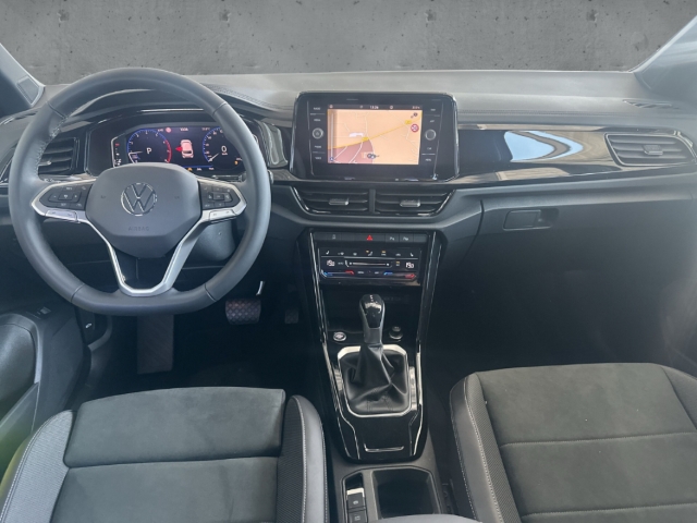 Fahrzeugabbildung Volkswagen T-Roc EU6e 1.5 TSI DSG Style LED Navi AHK Kamera Blac
