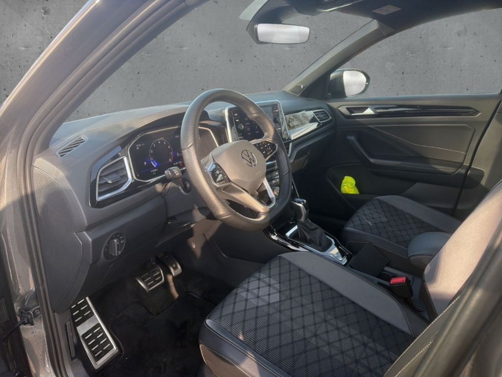Fahrzeugabbildung Volkswagen T-Roc 1.5 TSI DSG R-Line LED+ SHZ ParkAssist GJR