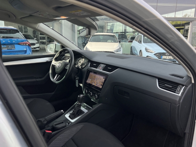 Fahrzeugabbildung SKODA Octavia Combi 2.0TDI DSG Ambition LED Nav StdHzg