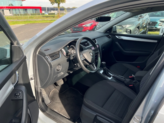 Fahrzeugabbildung SKODA Octavia Combi 2.0TDI DSG Ambition LED Nav StdHzg