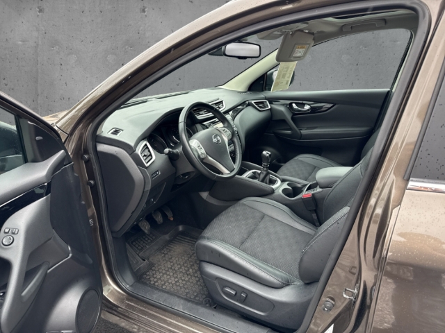 Fahrzeugabbildung Nissan Qashqai 1.6 DIG-T N-Vision LED 360°Kamera Pano Keyless SHZ GRA