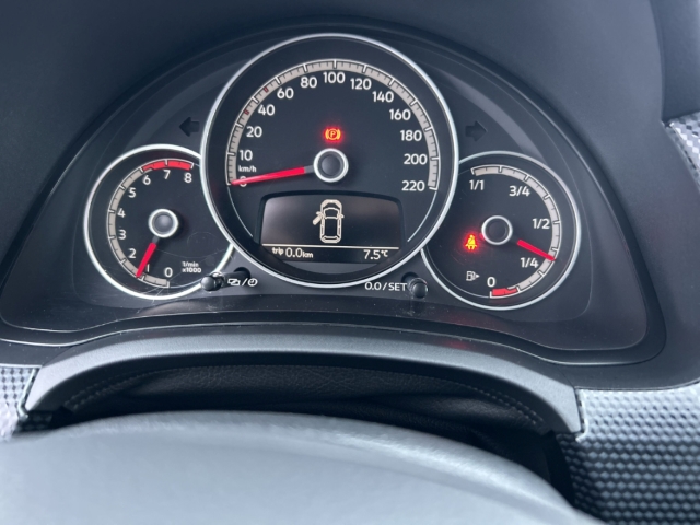 Fahrzeugabbildung Volkswagen up! 1.0 move SHZ PDC Temp Klima R-kamera BT