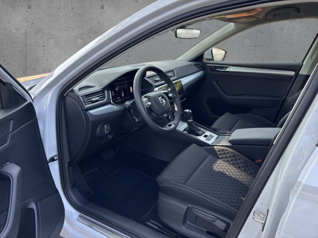 Fahrzeugabbildung SKODA Superb Combi TDI DSG Ambition AHK LED Navi ACC