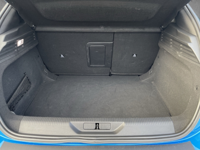 Fahrzeugabbildung Peugeot 308 1.2 PT130 Allure LED Nav Temp SHZ PDC Kamera