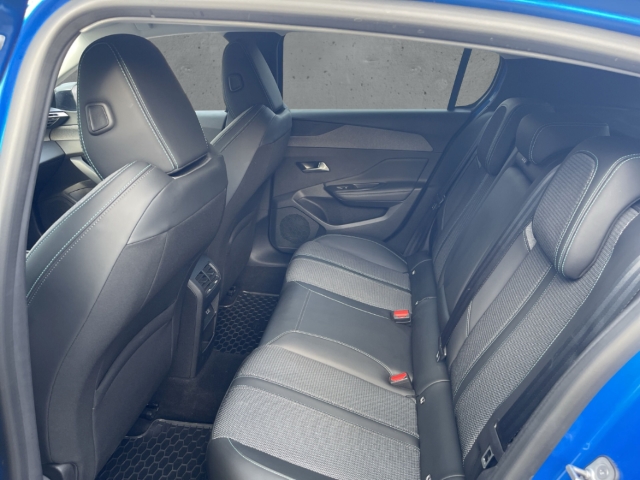 Fahrzeugabbildung Peugeot 308 1.2 PT130 Allure LED Nav Temp SHZ PDC Kamera