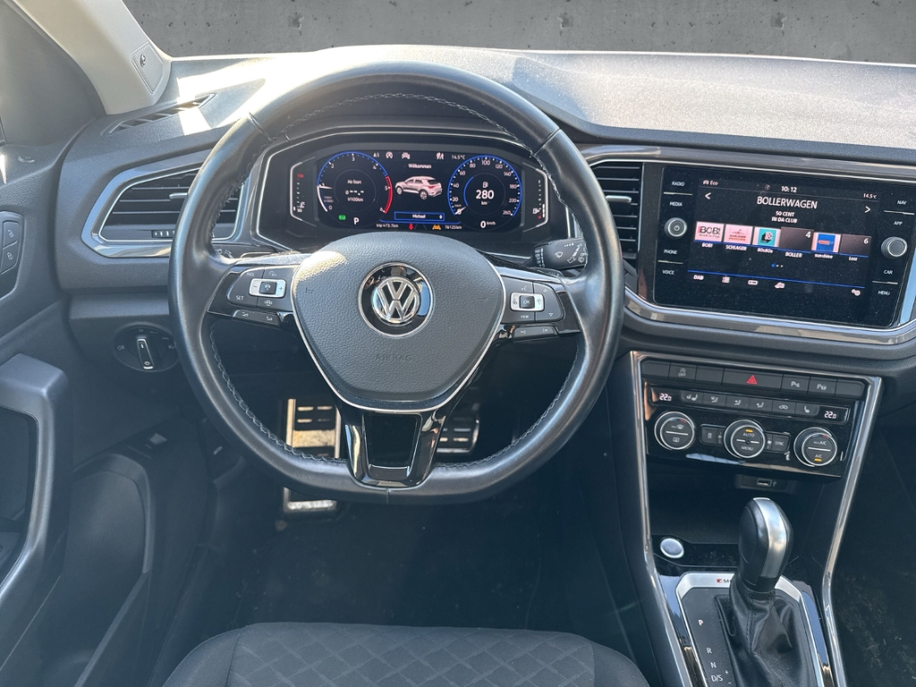 Fahrzeugabbildung Volkswagen T-Roc IQ.DRIVE 2.0 TDI Apple CarPlay LenkradHZG