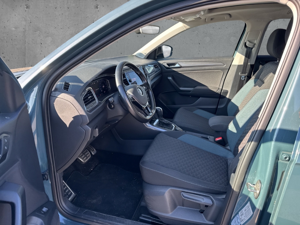 Fahrzeugabbildung Volkswagen T-Roc IQ.DRIVE 2.0 TDI Apple CarPlay LenkradHZG