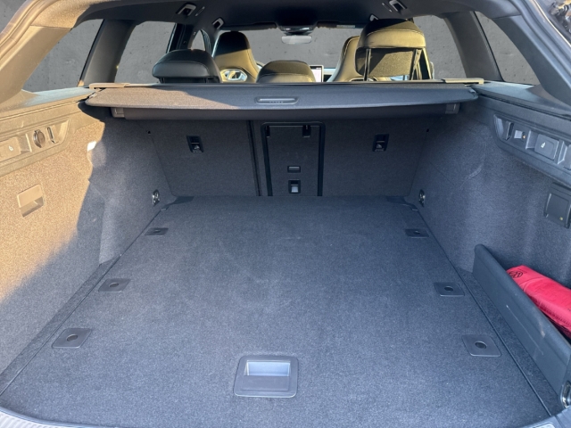 Fahrzeugabbildung Volkswagen Passat 2.0 TDI R-Line AHK 360°Kamera elektr.Heck Navi LEDMatrix ACC