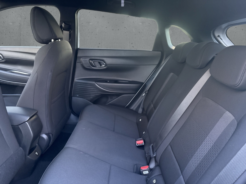 Fahrzeugabbildung Hyundai i20 FL MY26 1.0 T-GDI MT Blackline Navi Soundsystem Bose LED Apple CarPlay Android Auto