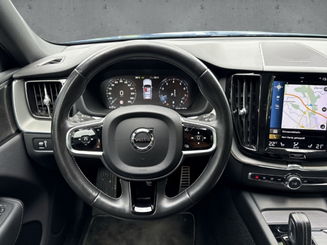 Fahrzeugabbildung Volvo XC60 B4 2WD R-Design Navi AHK Xenium LED