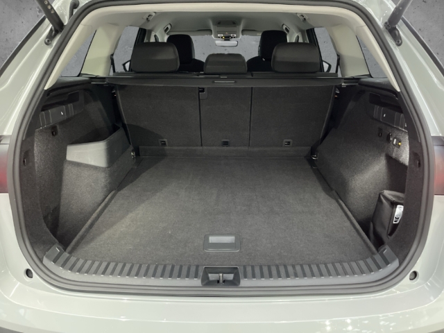 Fahrzeugabbildung SKODA Kodiaq TDI DSG Selection AHK MatrixLED ACC 360°