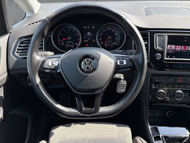 Fahrzeugabbildung Volkswagen Golf Sportsvan 1.4 TSI Highline AHK NAVI SHZ PDC