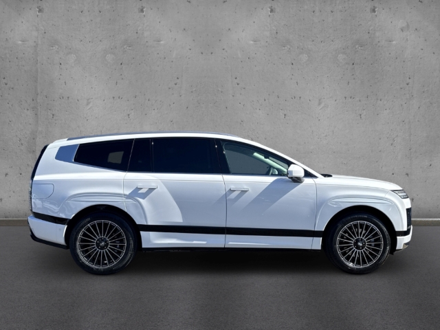 Fahrzeugabbildung Hyundai IONIQ 9 110kWh 4WD UNIQ Panorama Swivel-P 6-Sitze HUD El. Panodach Navi Leder Digitales Cockpit