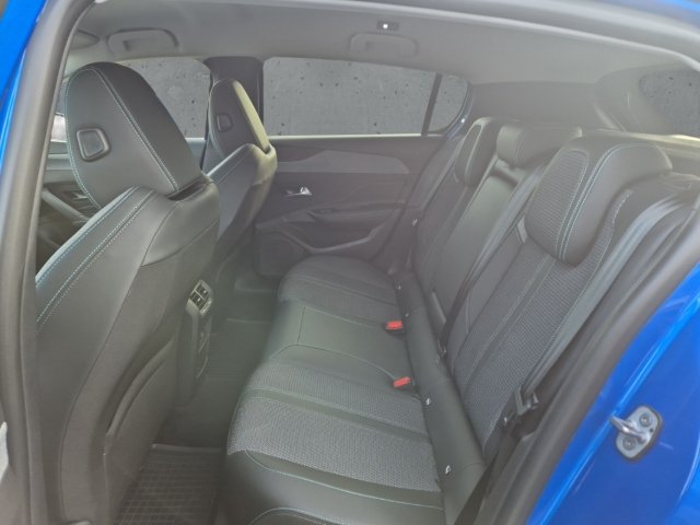 Fahrzeugabbildung Peugeot 308 1.2 PT130 Allure LED Nav Temp SHZ PDC Kamera