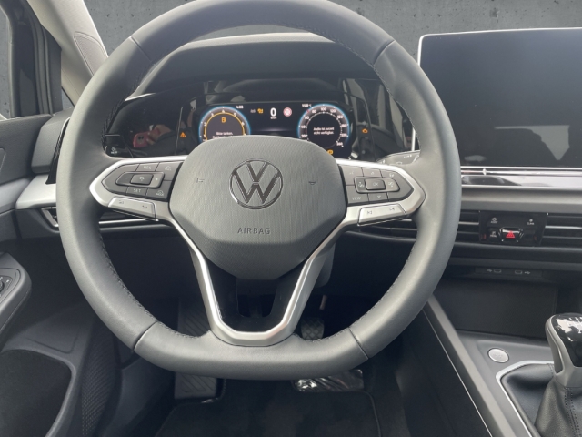 Fahrzeugabbildung Volkswagen Golf VIII 1.5 TSI LED Navi SHZ ACC PDC