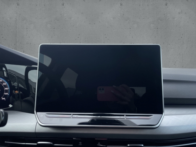 Fahrzeugabbildung Volkswagen Golf VIII 1.5 TSI LED Navi SHZ ACC PDC