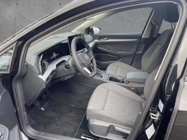 Fahrzeugabbildung Volkswagen Golf VIII 1.5 TSI LED Navi SHZ ACC PDC