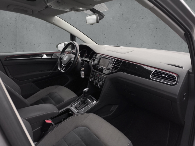 Fahrzeugabbildung Volkswagen Golf Sportsvan 2.0 TDI DSG Highline ACC Pano Bi-Xenon Navi