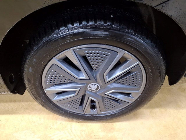 Fahrzeugabbildung SKODA Fabia 1.0 TSI DSG Tour AHK Navi ACC SHZ PDC RKam