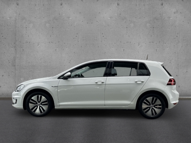 Fahrzeugabbildung Volkswagen Golf VII E NAVI SHZ Allwetter CCS-Ladedose