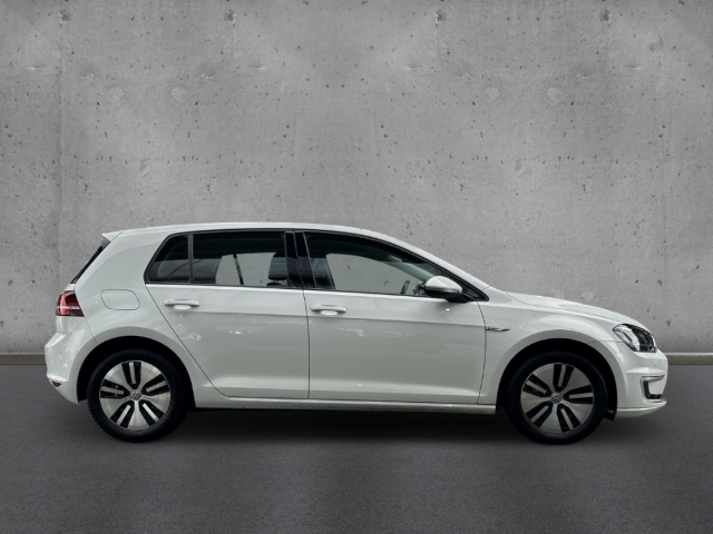 Fahrzeugabbildung Volkswagen Golf VII E NAVI SHZ Allwetter CCS-Ladedose
