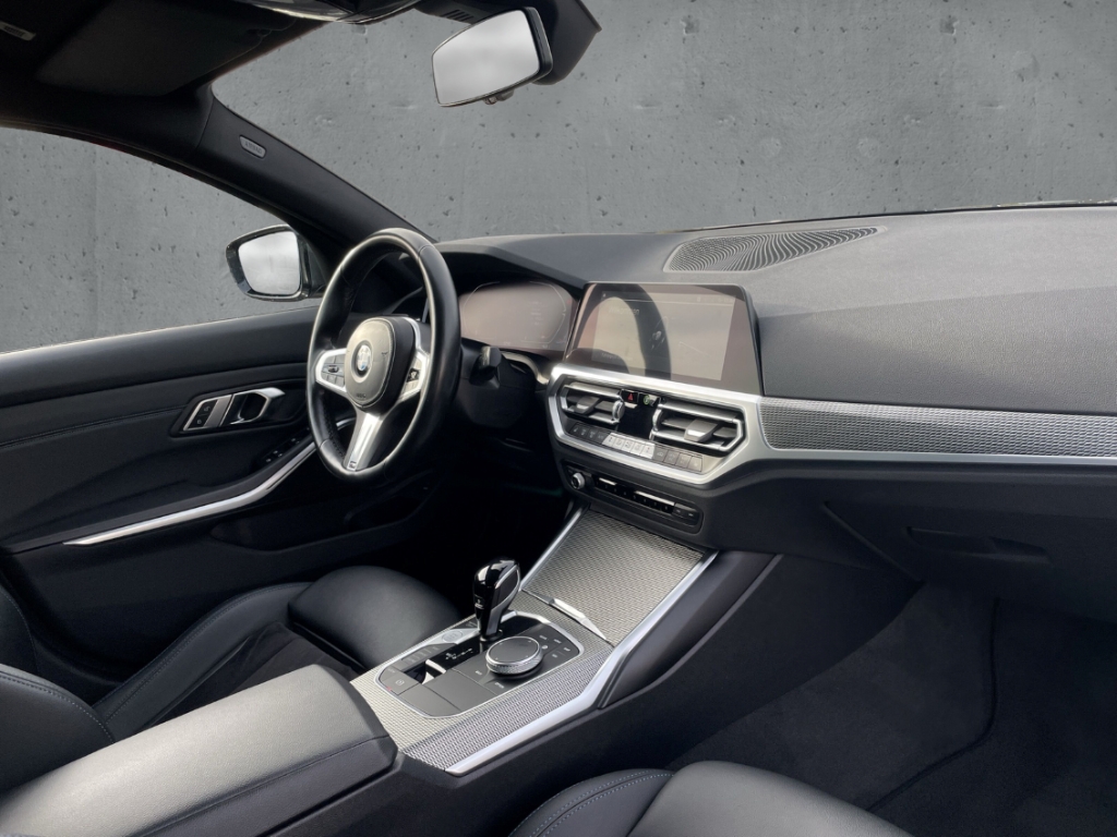 Fahrzeugabbildung BMW 318 TOURING M-SPORT VIRT ACC SHZ LEDER LED