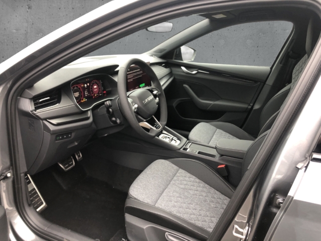 Fahrzeugabbildung SKODA Octavia Combi 2.0 TDI DSG Sportline AHK SHZ PDC