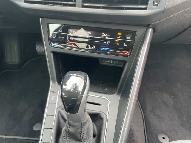 Fahrzeugabbildung Volkswagen Polo 1.0 TSI DSG Style IQ.LIGHT Navi ACC SHZ PDC