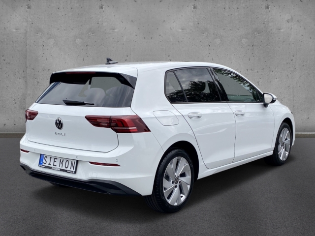 Fahrzeugabbildung Volkswagen Golf 1.5 TSI Life AHK Pano SHZ SideAssist ACC LED