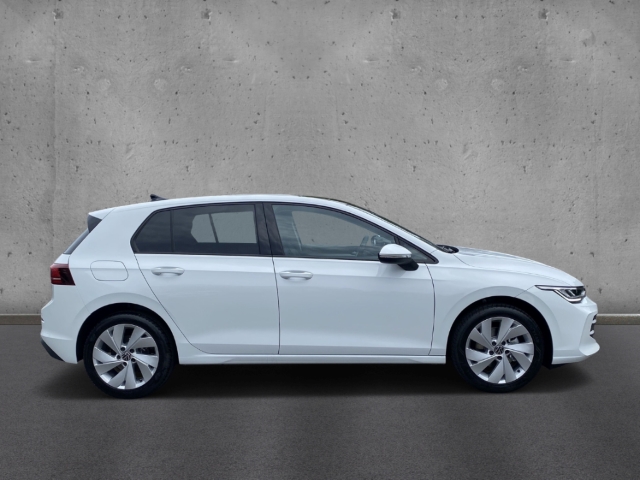 Fahrzeugabbildung Volkswagen Golf 1.5 TSI Life AHK Pano SHZ SideAssist ACC LED