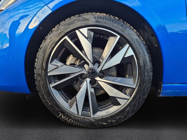 Fahrzeugabbildung Peugeot 308 1.2 PT130 Allure LED Nav Temp SHZ PDC Kamera