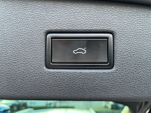 Fahrzeugabbildung Volkswagen Tiguan 1.4 TSI DSG AHK el. Klappe SHZ ACC PDCv+h