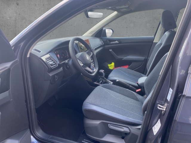 Fahrzeugabbildung Volkswagen T-Cross 1.0 TSI DSG Style IQ.LIGHT AHK PDC SHZ R-Kamera