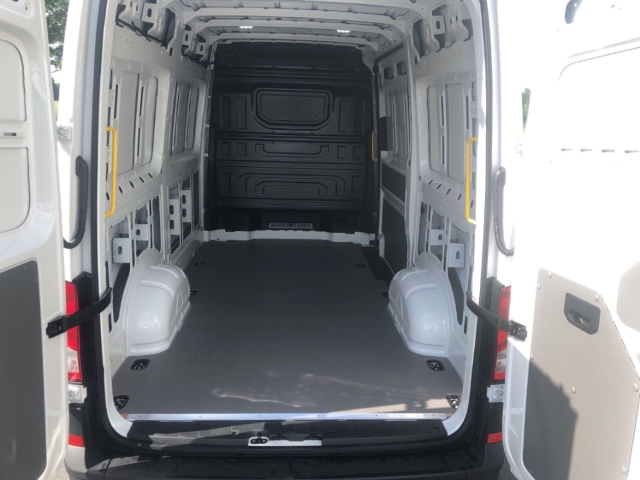 Fahrzeugabbildung Volkswagen Crafter 35 Kasten 2.0TDI MR HD EcoProfi AHK Navi