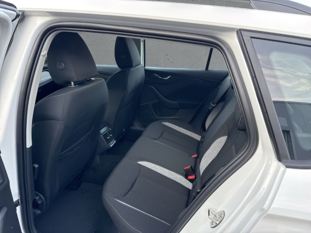 Fahrzeugabbildung SKODA Kamiq 1.0 TSI Selection Selection Temp SHZ AHK-Vorbereitung