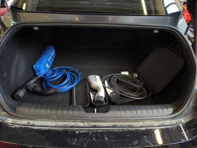 Fahrzeugabbildung Hyundai IONIQ 6 77,4kWh 4WD UNIQ 20LM HUD Navi Digitales Cockpit Memory Sitze Soundsystem