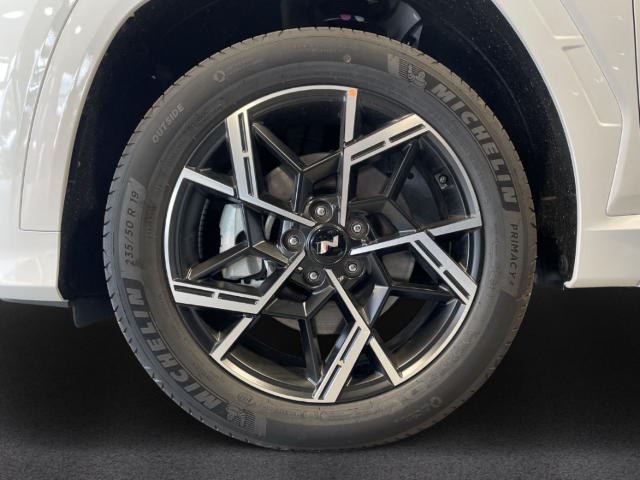 Fahrzeugabbildung Hyundai TUCSON FL PHEV 1.6 AT 4WD N-LINE Panoramadach HUD Navi digitales Cockpit Soundsystem