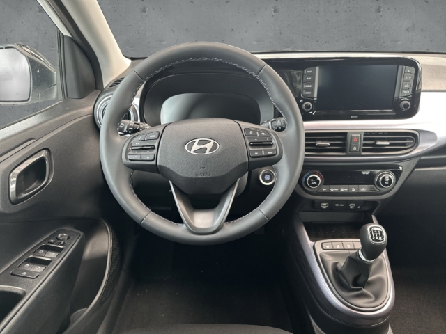 Fahrzeugabbildung Hyundai i10 FL MY25 1.2 Prime Smart Key Dachlackierung Apple CarPlay Android Auto DAB SHZ LenkradHZG