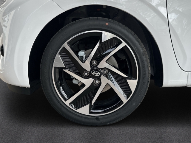 Fahrzeugabbildung Hyundai i10 FL MY25 1.2 Prime Smart Key Dachlackierung Apple CarPlay Android Auto DAB SHZ LenkradHZG