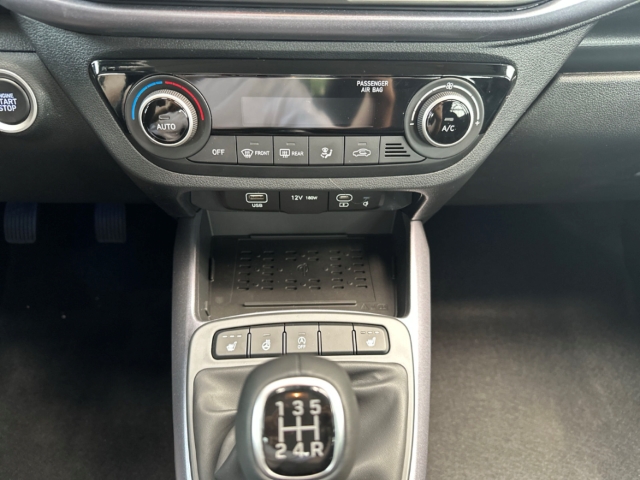 Fahrzeugabbildung Hyundai i10 FL MY25 1.2 Prime Smart Key Dachlackierung Apple CarPlay Android Auto DAB SHZ LenkradHZG