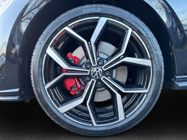 Fahrzeugabbildung Volkswagen Polo GTI 2.0 TSI IQ.LIGHT Pano RearView ACC SHZ