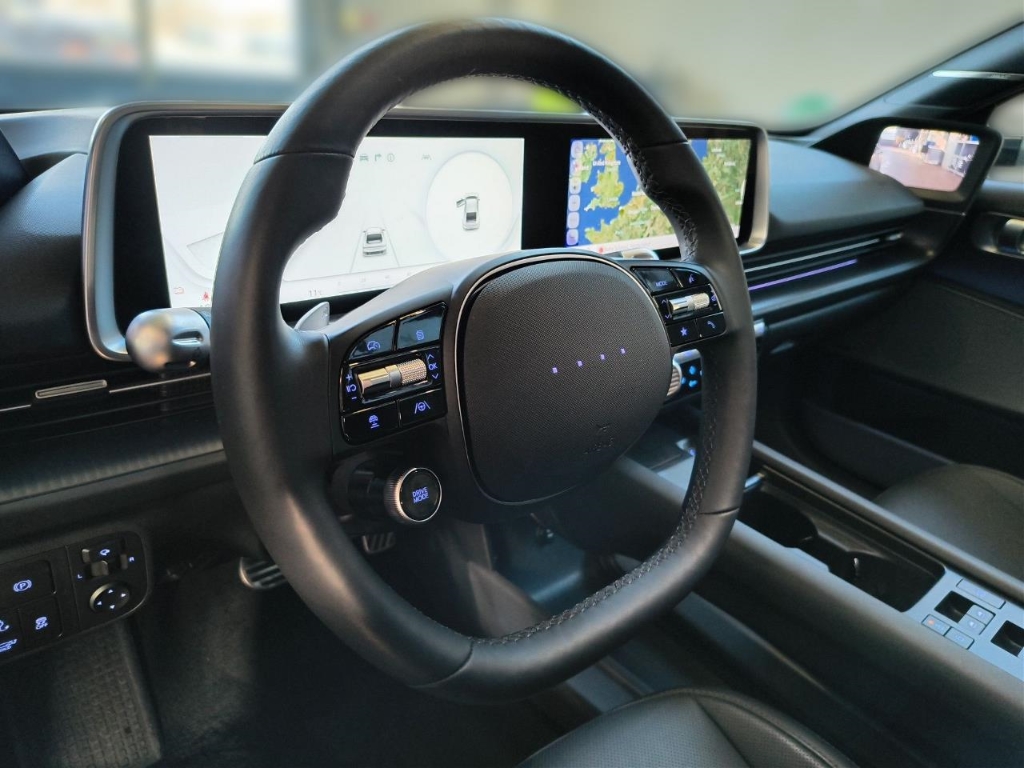 Fahrzeugabbildung Hyundai IONIQ 6 77,4kWh 2WD UNIQ Digi-Spiegel 20LM Schiebedach HUD Navi Digitales Cockpit