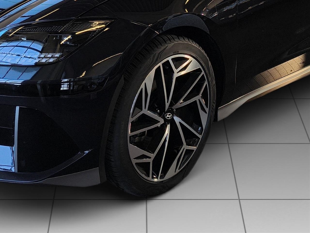 Fahrzeugabbildung Hyundai IONIQ 6 77,4kWh 2WD UNIQ Digi-Spiegel 20LM Schiebedach HUD Navi Digitales Cockpit