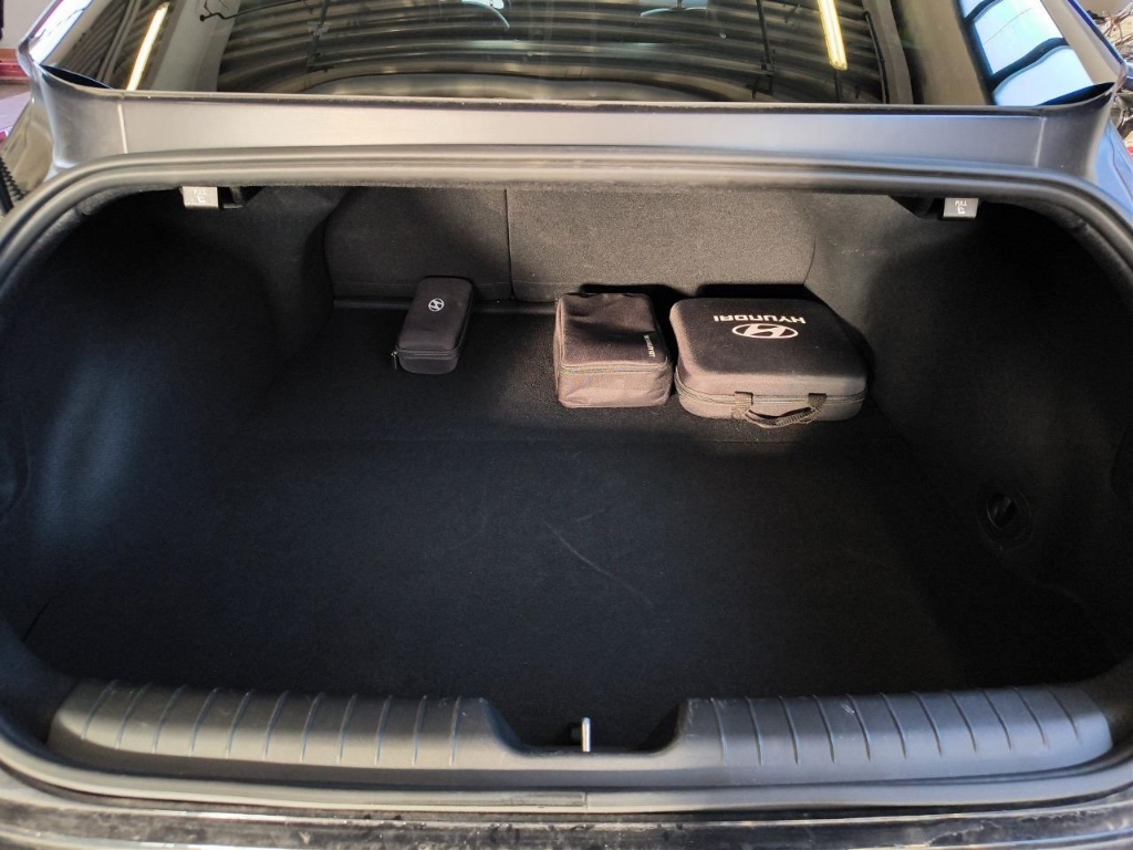 Fahrzeugabbildung Hyundai IONIQ 6 77,4kWh 2WD UNIQ Digi-Spiegel 20LM Schiebedach HUD Navi Digitales Cockpit