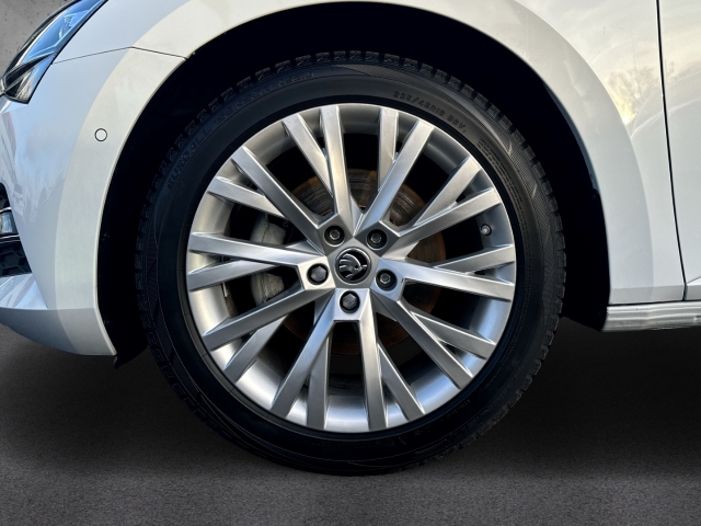 Fahrzeugabbildung SKODA Superb Combi 1.5 TSI DSG Style AHK ACC AreaView
