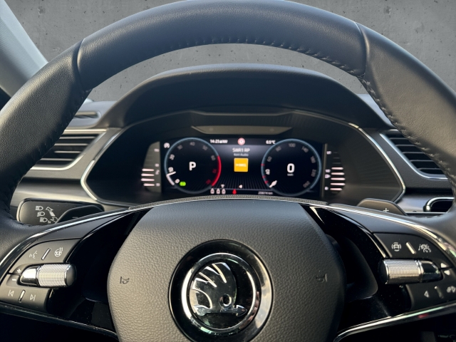 Fahrzeugabbildung SKODA Superb Combi 1.5 TSI DSG Style AHK ACC AreaView