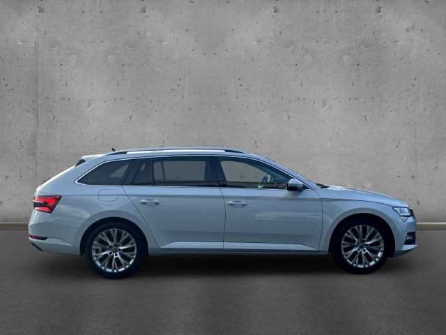 Fahrzeugabbildung SKODA Superb Combi 1.5 TSI DSG Style AHK ACC AreaView