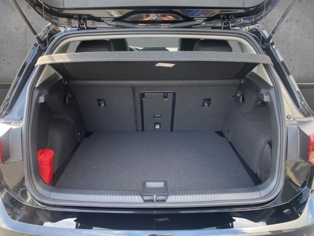 Fahrzeugabbildung Volkswagen Golf 1.5 TSI LED Navi SHZ ACC PDC