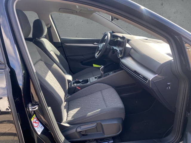 Fahrzeugabbildung Volkswagen Golf 1.5 TSI LED Navi SHZ ACC PDC