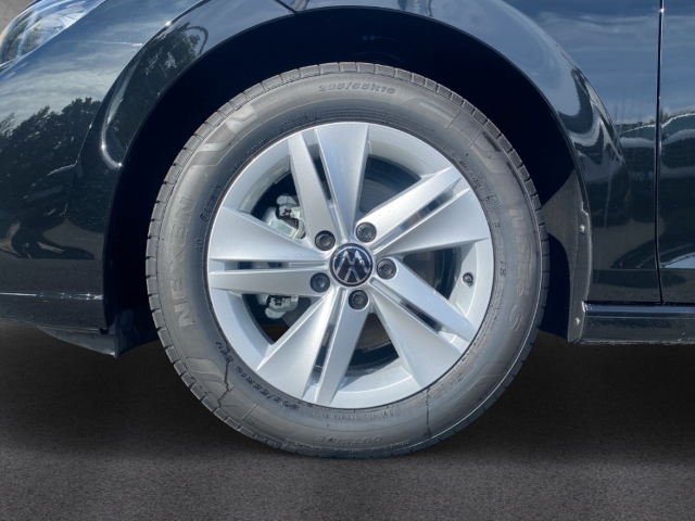 Fahrzeugabbildung Volkswagen Golf 1.5 TSI LED Navi SHZ ACC PDC